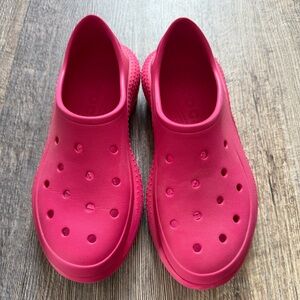Crocs woman’s Classic Sneaker Dragon Fruit